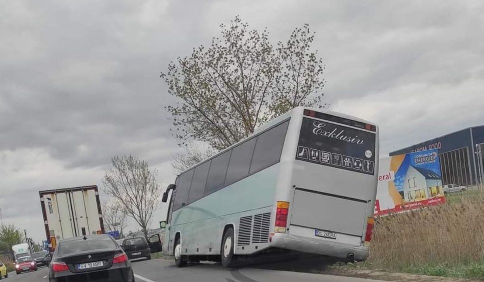 Planul roșu, activat la Iași! Un microbuz cu 47 de copii a fost implicat într-un accident rutier
