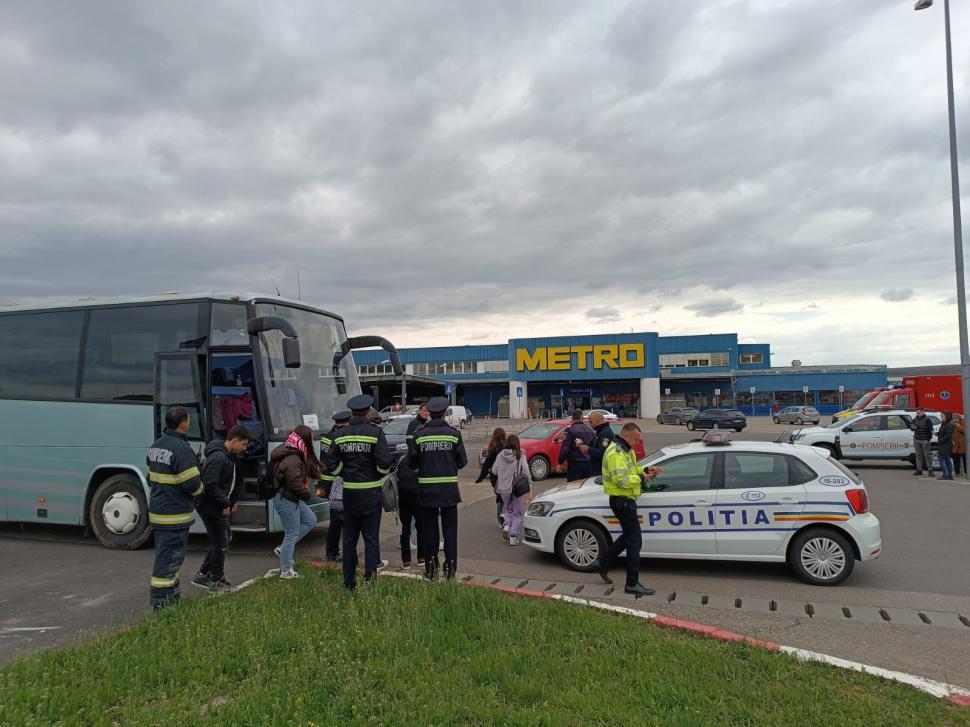 Planul roșu, activat la Iași! Un microbuz cu 47 de copii a fost implicat într-un accident rutier 830815