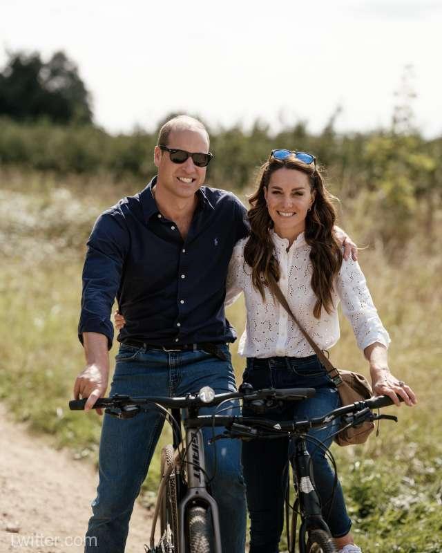 Imaginea publicată de prințul William și Kate, cu ocazia aniversării a 12 ani de căsătorie. Cum au fost surprinşi cei doi 831182