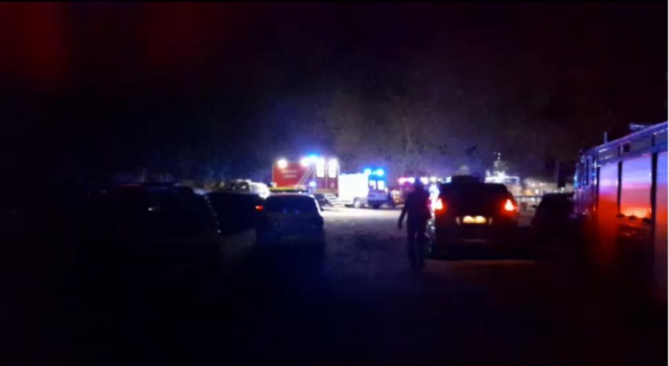 Barcă cu 12 oameni, printre care şi copii, răsturnată în râul Mureş. Căutări disperate în zona Periam Port din Timiş 831333