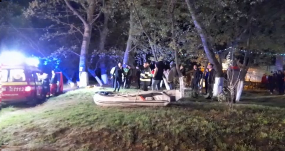 Barcă cu 12 oameni, printre care şi copii, răsturnată în râul Mureş. Căutări disperate în zona Periam Port din Timiş