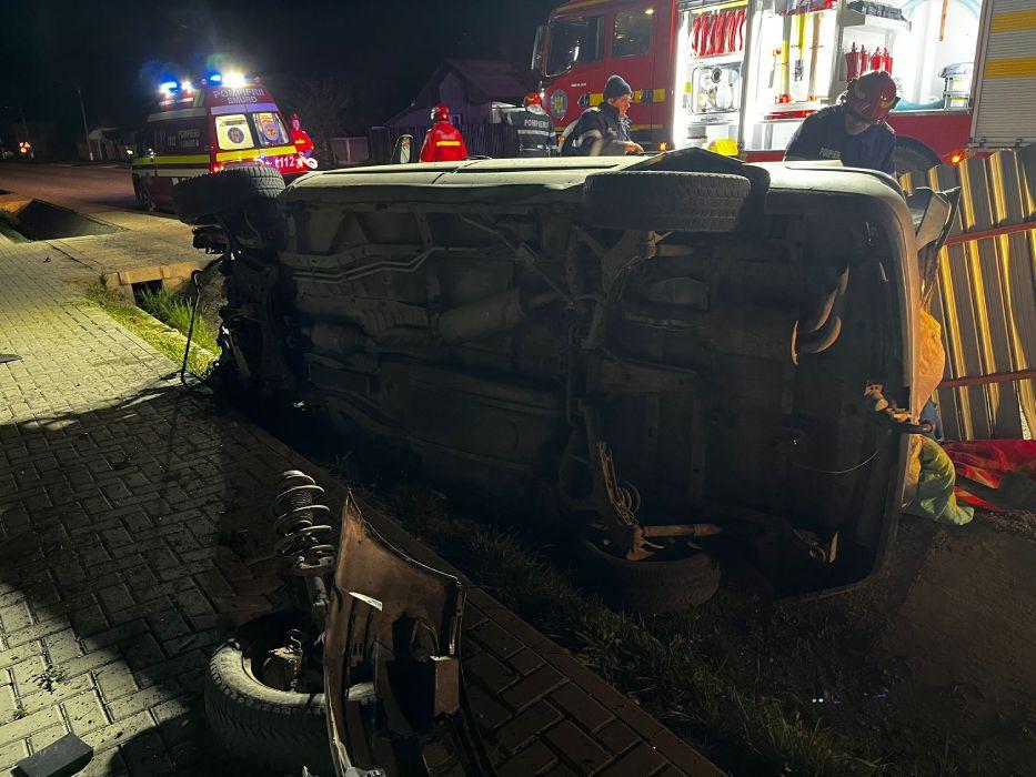 Doi tineri de 15 şi 21 de ani au murit pe loc într-un cumplit accident în satul Şcheia din Iaşi, după ce au furat o maşină 831246