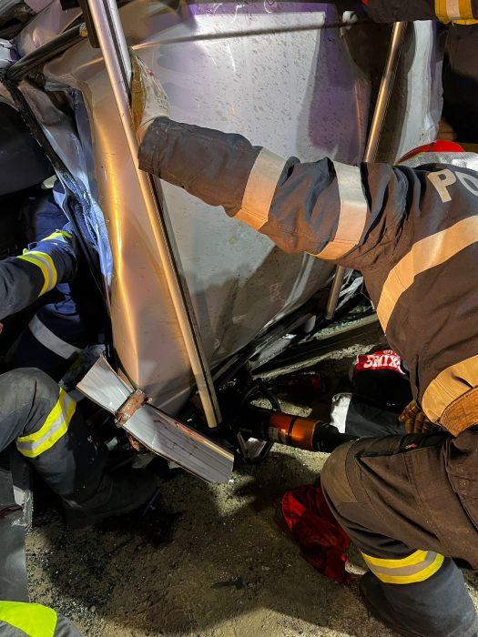 Doi tineri de 15 şi 21 de ani au murit pe loc într-un cumplit accident în satul Şcheia din Iaşi, după ce au furat o maşină 831247