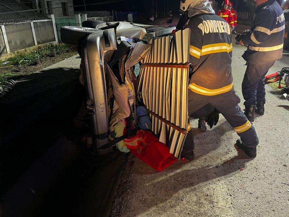 Doi tineri de 15 şi 21 de ani au murit pe loc într-un cumplit accident în satul Şcheia din Iaşi, după ce au furat o maşină 831248