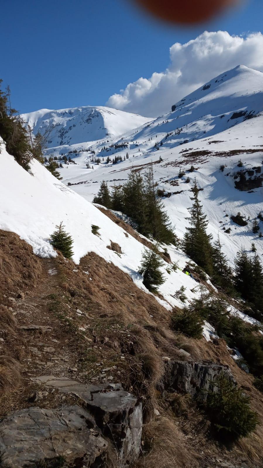 Avalansă în Munții Rodnei, în zona lacului Știol. Doi turiști polonezi au fost surprinși  831454