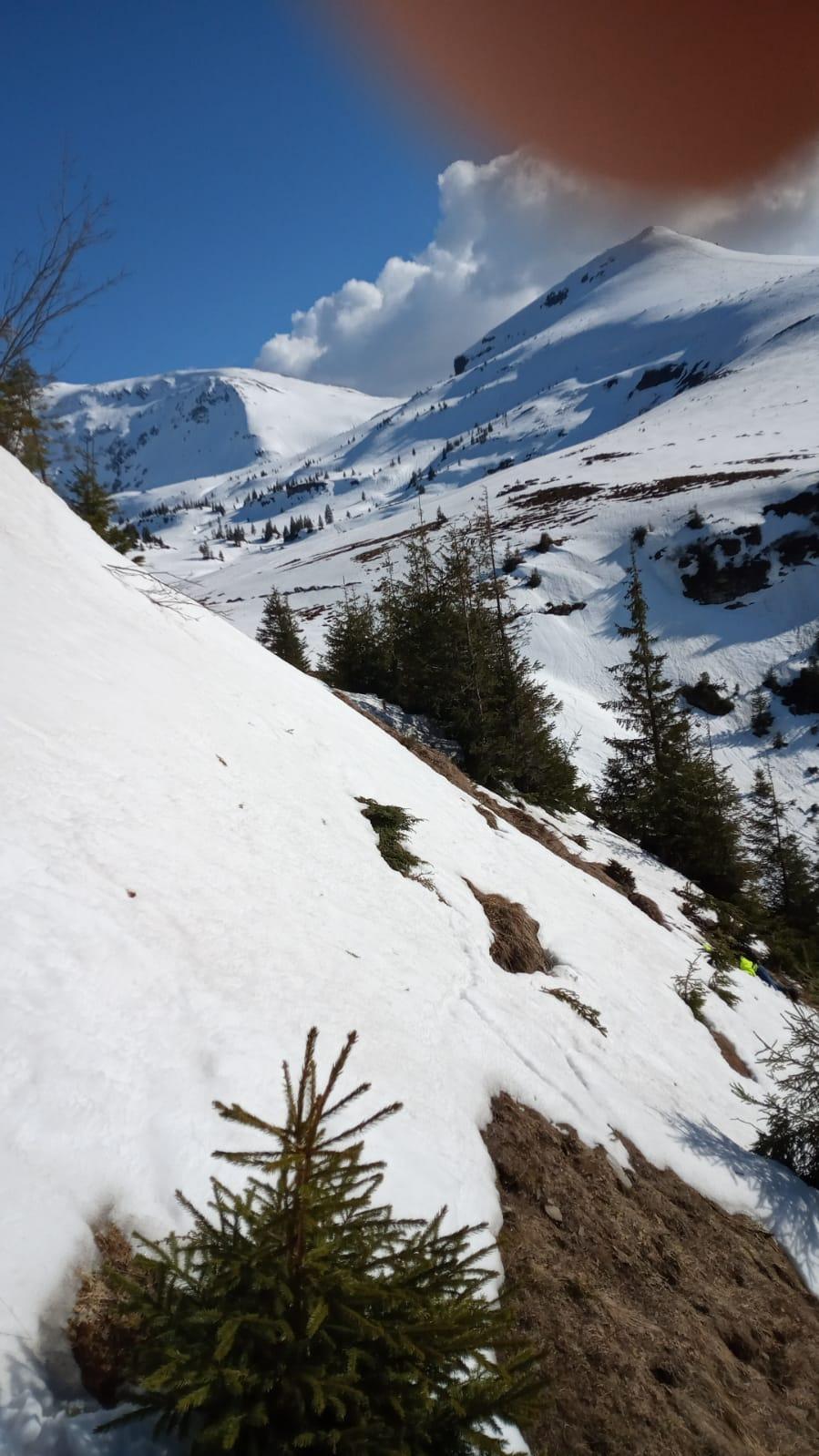 Avalansă în Munții Rodnei, în zona lacului Știol. Doi turiști polonezi au fost surprinși  831455