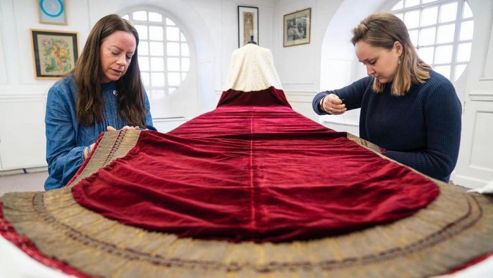 Primele imagini cu hainele pe care Charles al III-lea le va purta în ziua încoronării 831449