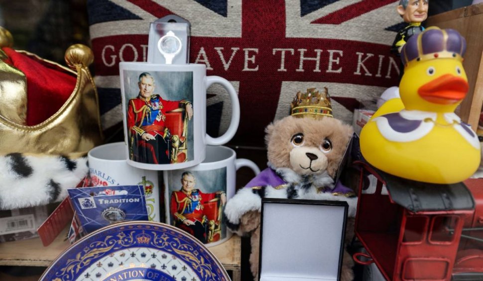 Cea mai cumpărată jucărie din Marea Britanie înainte de încoronarea regelui Charles al III-lea. Turiștii și fanii au luat cu asalt magazinele