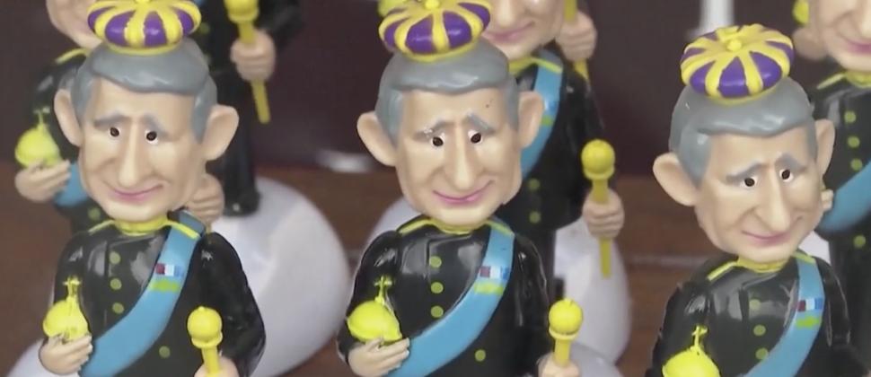 Cea mai cumpărată jucărie din Marea Britanie înainte de încoronarea regelui Charles al III-lea. Turiștii și fanii au luat cu asalt magazinele 831634