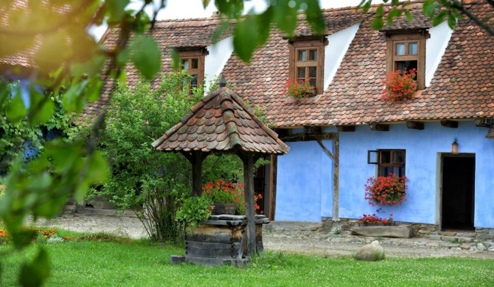 Reportaj The New York Times despre casa regelui Charles din Transilvania. Cât costă să dormi în patul monarhului    831512