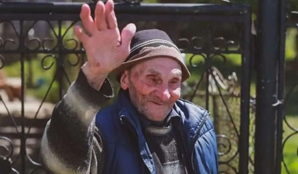 Are 102 ani și își îngrijește soția care nu-l mai recunoaște. Povestea veteranului de război din Alba