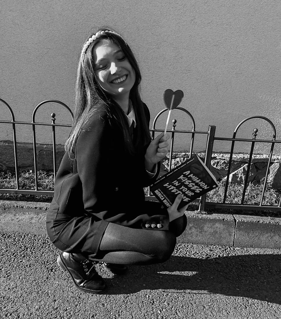 "Te vom purta veșnic în inimi". Lacrimi de durere pentru Andra, o elevă eminentă din Deva, care s-a stins din viață subit 831851