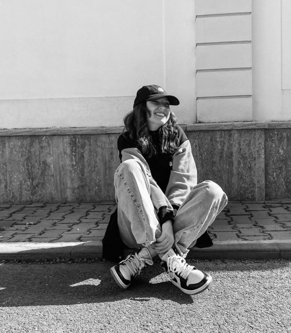 "Te vom purta veșnic în inimi". Lacrimi de durere pentru Andra, o elevă eminentă din Deva, care s-a stins din viață subit 831853