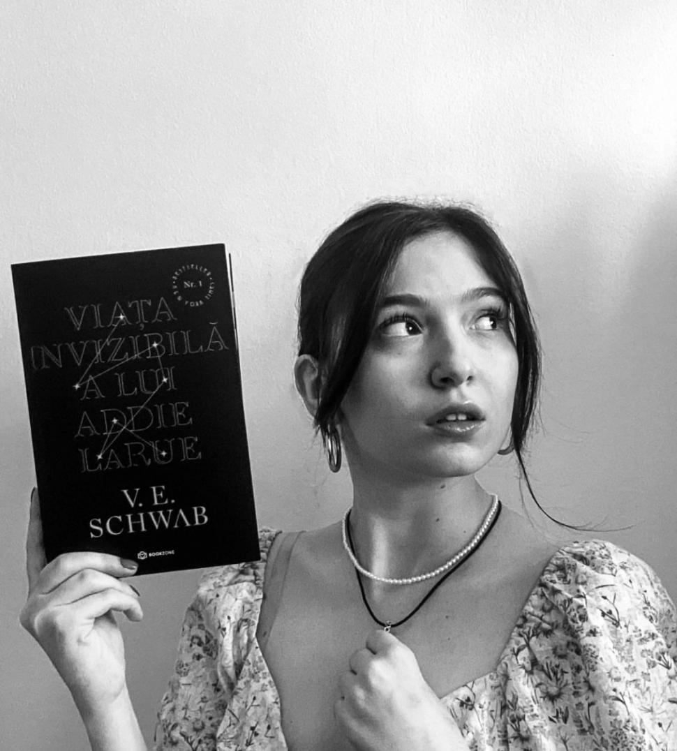 "Te vom purta veșnic în inimi". Lacrimi de durere pentru Andra, o elevă eminentă din Deva, care s-a stins din viață subit 831854