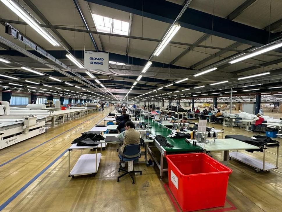 Orașul din România unde tocmai s-a deschis o fabrică de mobilă. Au fost create 150 de locuri de muncă: "Salariile încep de la 3.200 de lei" 831861