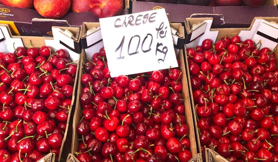 Cum arată cireşele care se vând cu 100 de lei kilogramul în piaţă. "Am vândut până acum trei lădițe" 831801