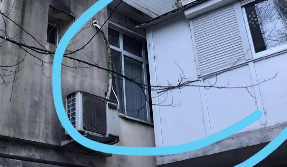 Un bărbat din Galați și-a construit balcon peste geamul vecinului său. Cum au reacționat autoritățile