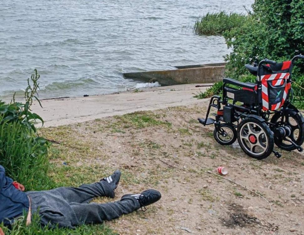 "Cu toții putem să fim eroi". Bărbat în scaun cu rotile, salvat în ultimul moment de polițiști, după ce a încercat să se sinucidă 832038