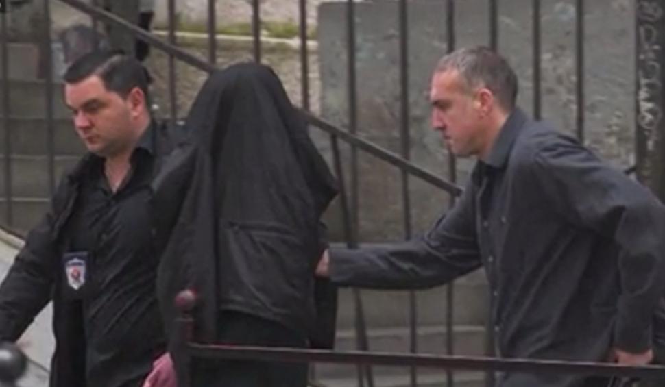 Lacrimi, flori şi lumânări pe străzile din Belgrad după atac. Zeci de mii de oameni aduc un ultim omagiu | Părinţii cer măsuri urgente 832031