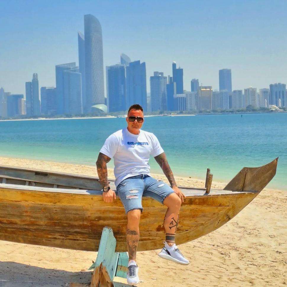 Profesor de sport din Craiova, arestat pentru proxenetism. A folosit metoda ”lover boy” și a încasat zeci de mii de euro 831960