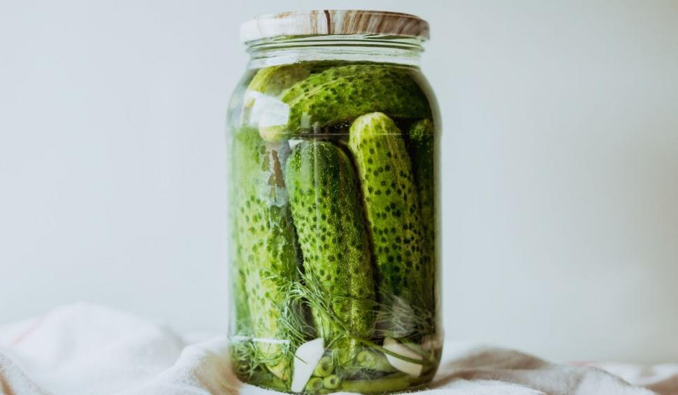 Roşii, castraveţi şi ardei de la "țărani", pline cu îngrășăminte interzise în România, vândute în supermarketuri şi angrouri 832075