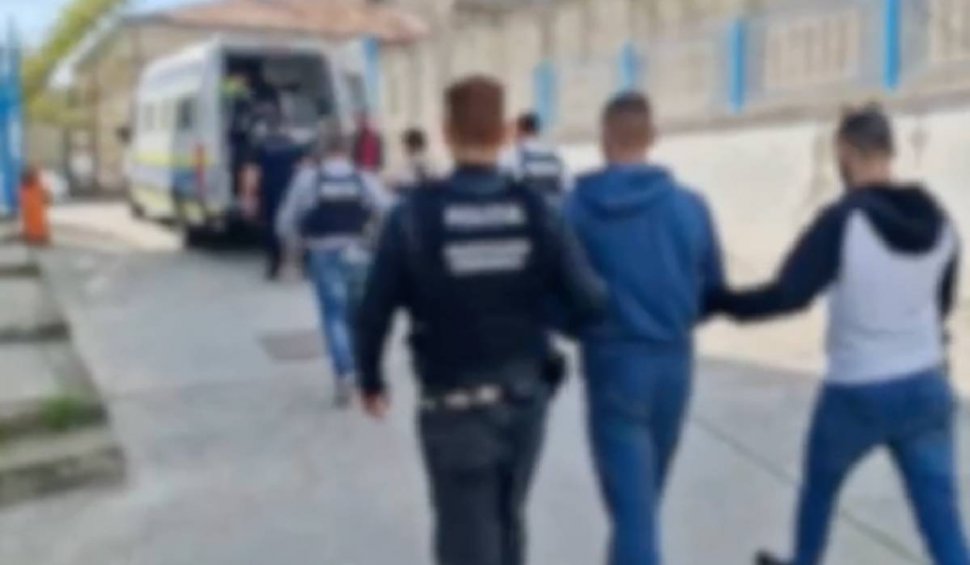 Atacatorii înarmați cu macete, care i-au tăiat mâinile unui bărbat din Brăila, arestați pentru 30 de zile