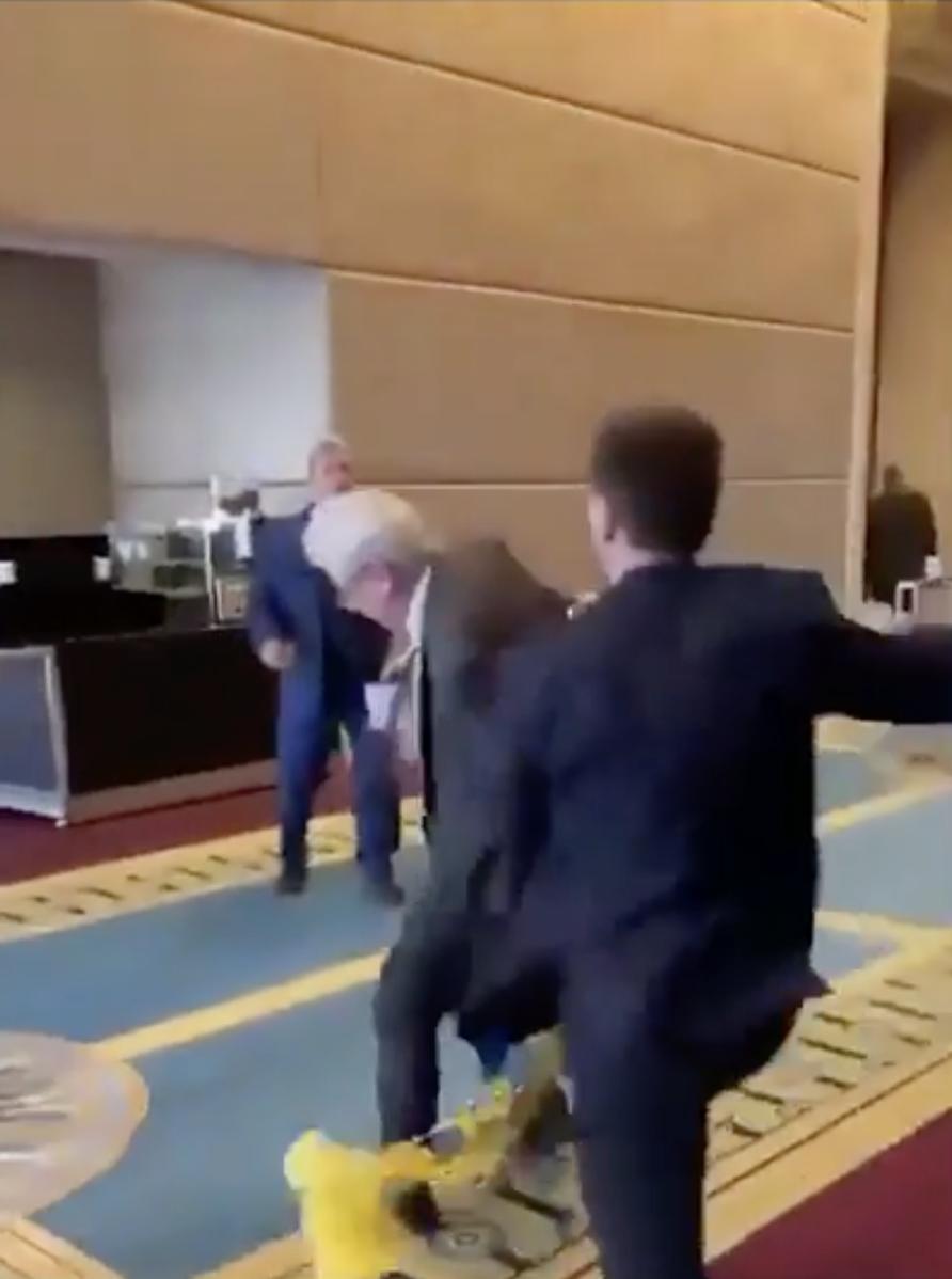 Bătaie între un parlamentar rus şi unul ucrainean, la summitul de la Ankara 832163