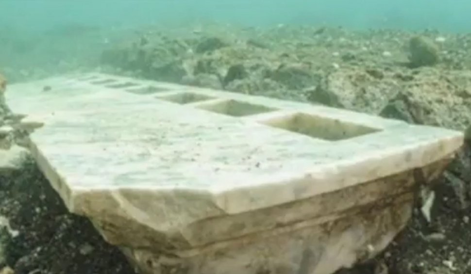 Imagini cu un templu antic, scufundat de 2.000 de ani, descoperit în adâncul Mării Mediterane