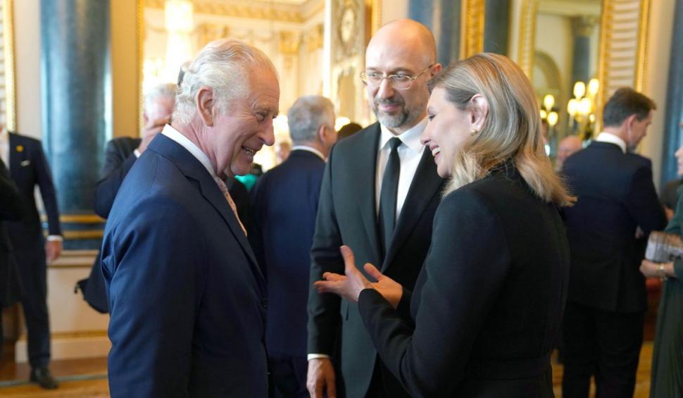 Încoronarea Regelui Charles al III-lea, eveniment istoric transmis în direct de Antena 3 CNN |  Charles și Camilla au salutat mulțimea de la balconul Palatului Buckingham  832400