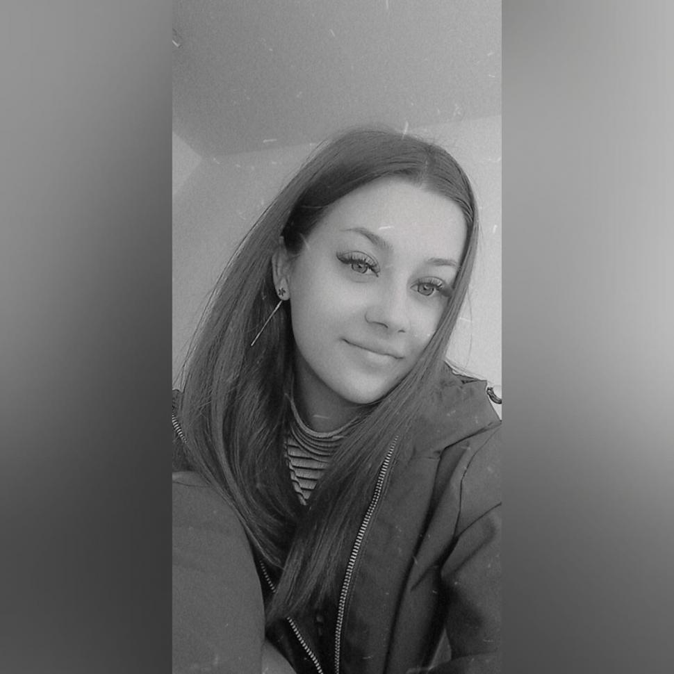 Lacrimi şi durere pentru Mihaela, o tânără din Buzău găsită moartă acasă, care avea tot viitorul în faţă 832364