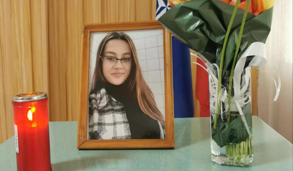 Lacrimi şi durere pentru Mihaela, o tânără din Buzău găsită moartă acasă, care avea tot viitorul în faţă 832366