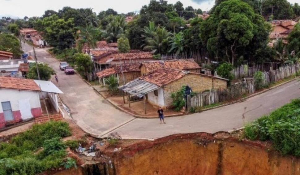 Cum arată orașul înghițit de pământ, de la o zi la alta. Aici locuiesc 73.000 de oameni 832435