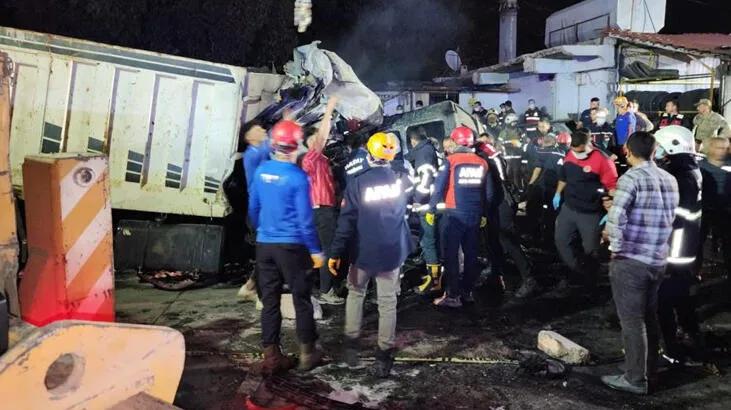 12 morți și 31 de răniți, după ce un camion a rămas fără frâne și a lovit mai multe mașini, în Turcia 832493