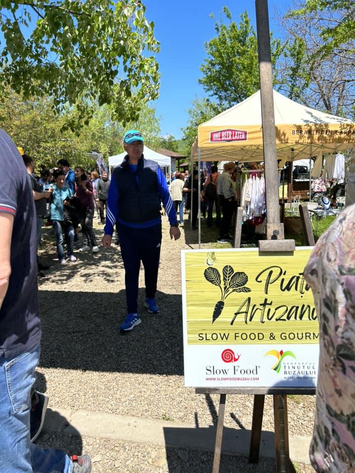 Brânzeturi, produse eco de la fermă și cârnați de Pleșcoi, la primul târg pentru micii producători artizanali din Buzău 832508