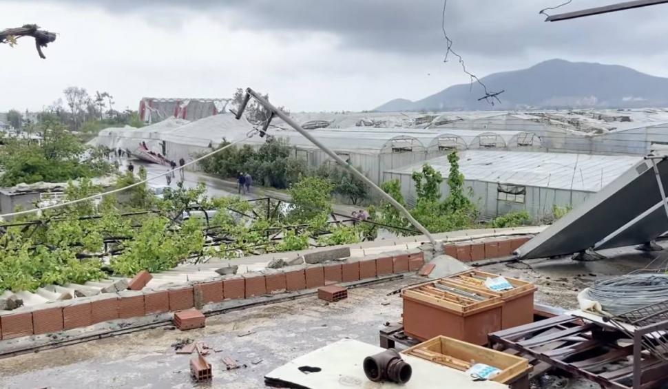 Furtunile și tornadele au făcut ravagii în Turcia. Zeci de locuințe au fost distruse 832477