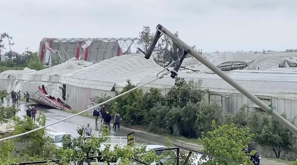 Furtunile și tornadele au făcut ravagii în Turcia. Zeci de locuințe au fost distruse 832480