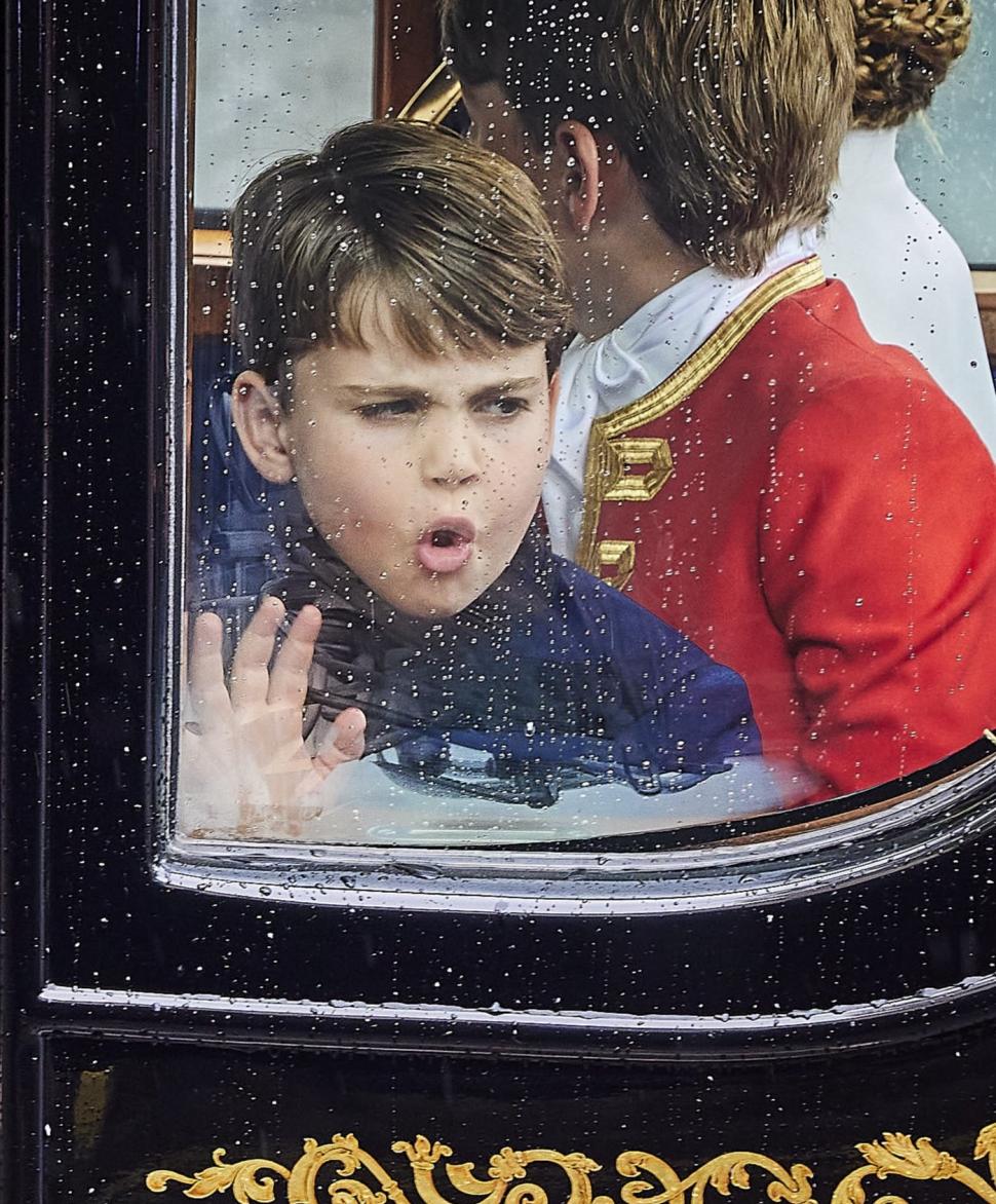 Prințul Louis, din nou în centrul atenției. Ce a făcut micuțul la ceremonia de încoronare a bunicului său, Regele Charles al III-lea 832491