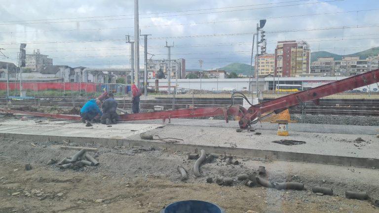 Accident de muncă mortal, în Gara Deva! Brațul unei betoniere s-a rupt și a căzut peste un muncitor  832669