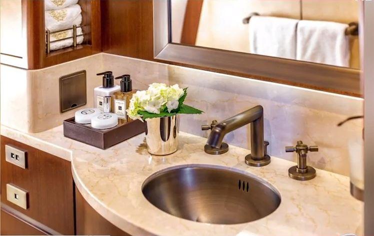 Cum arată avionul privat cu care Klaus Iohannis a mers la Londra, la încoronarea Regelui Charles al lll-lea 832672