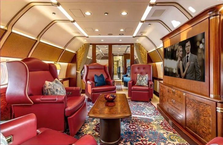 Cum arată avionul privat cu care Klaus Iohannis a mers la Londra, la încoronarea Regelui Charles al lll-lea 832674