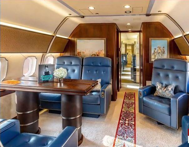 Cum arată avionul privat cu care Klaus Iohannis a mers la Londra, la încoronarea Regelui Charles al lll-lea 832676