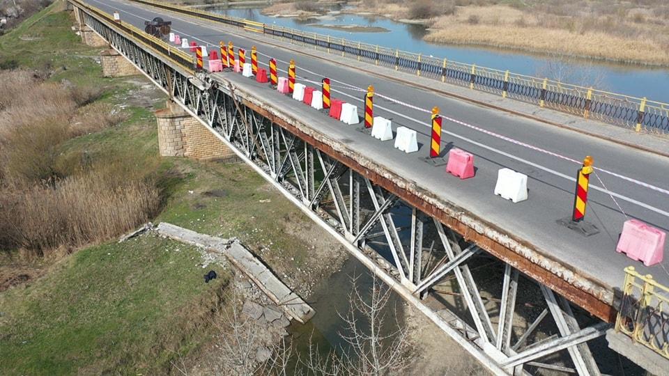 CNAIR despre podul închis care leagă județele Olt și Vâlcea: ”A fost construit în 1901 și nu era prevăzut cu trotuare” 832742