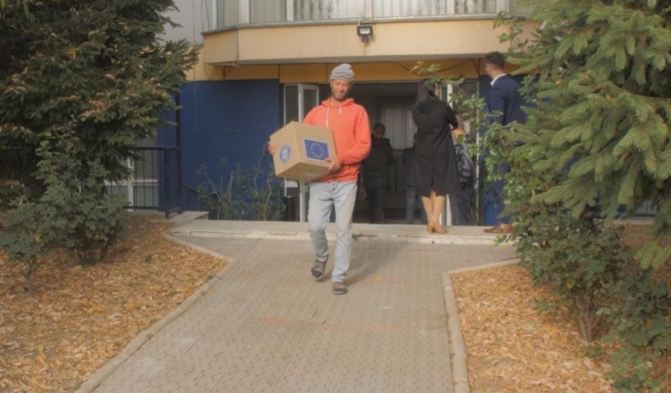 S-au furat alimente din pachetele cu ajutoare de la UE. Angajații primăriei fac anchetă pentru a vedea cine sunt responsabilii, în Focşani