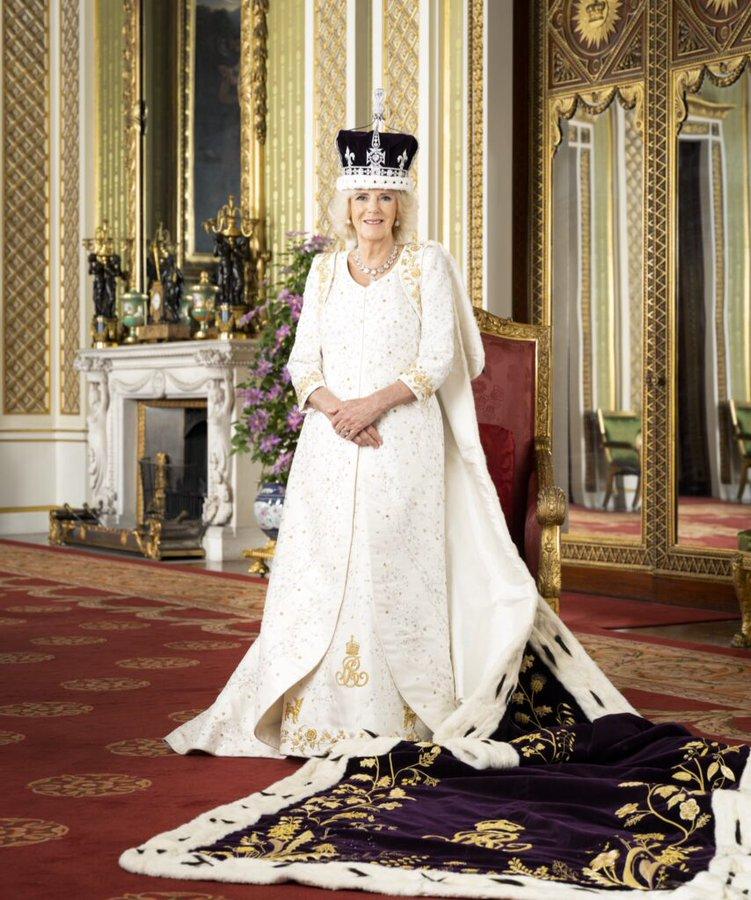 Regele Charles al III-lea, primul portret oficial după încoronare. Imagini cu familia regală 832800