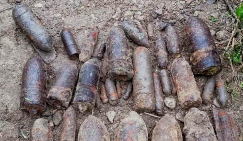 Sute de proiectile din Al Doilea Război Mondial, găsite în Vrancea, în zona autostrăzii A7 832775