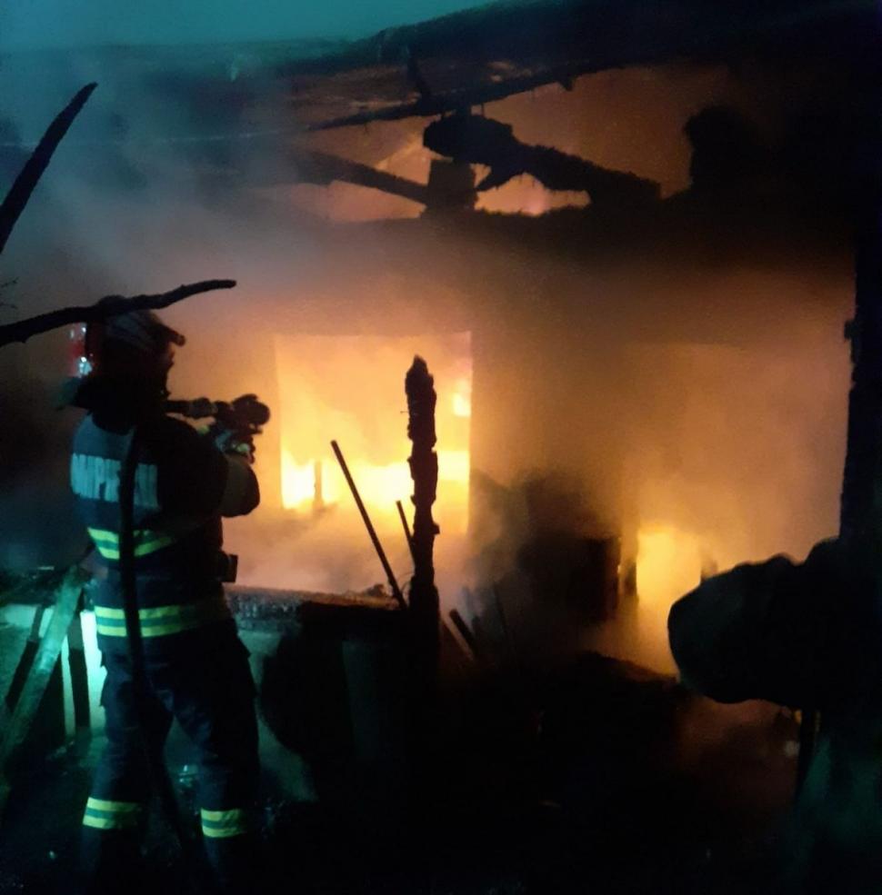 Singurătatea și o lumânare nesupravegheată au dus la o tragedie în tăcere pentru o persoană din localitatea Durnești 832619