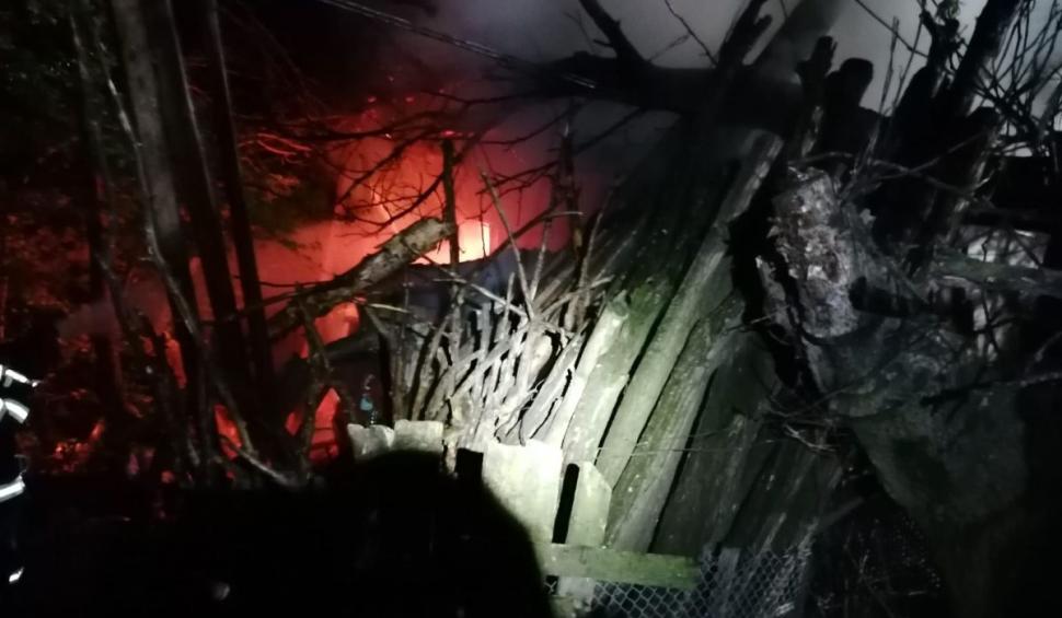 Singurătatea și o lumânare nesupravegheată au dus la o tragedie în tăcere pentru o persoană din localitatea Durnești 832620