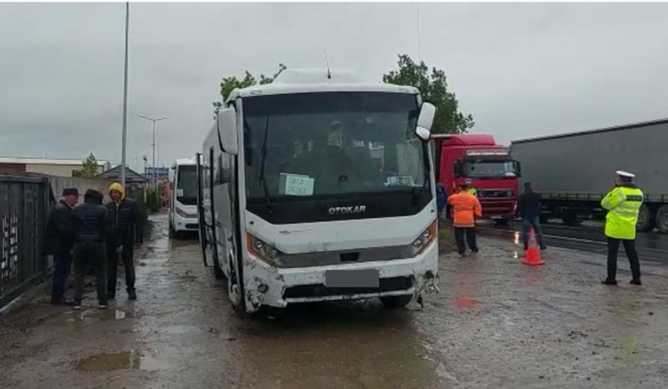 Un autocar cu 32 de persoane la bord s-a răsturnat în Buzău. A fost activat Planul Roşu de Intervenţie 832757