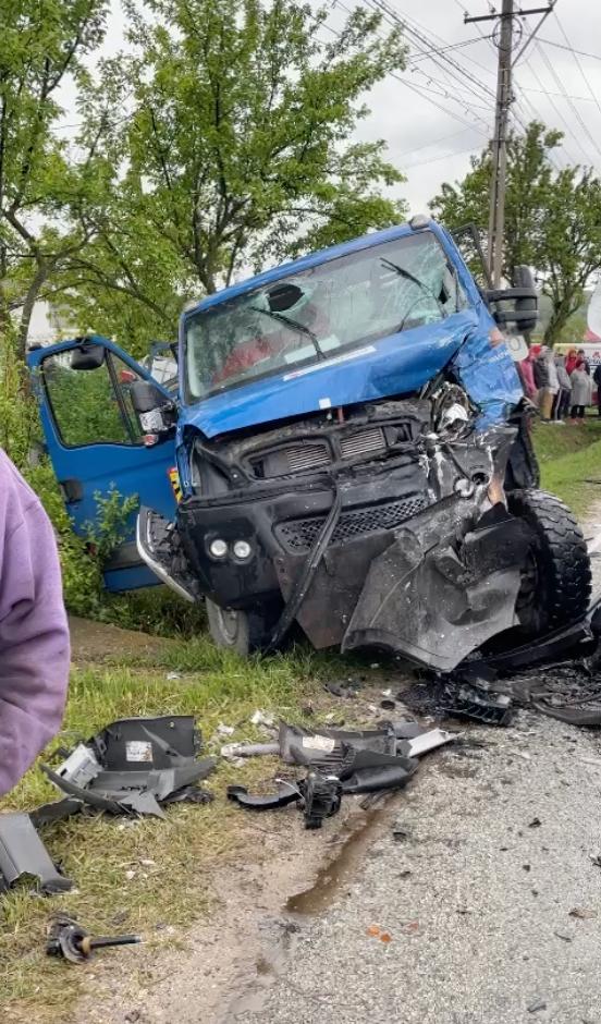 Accident violent în Gorj: trei oameni au fost transportaţi la spital | Traficul a fost blocat 832873