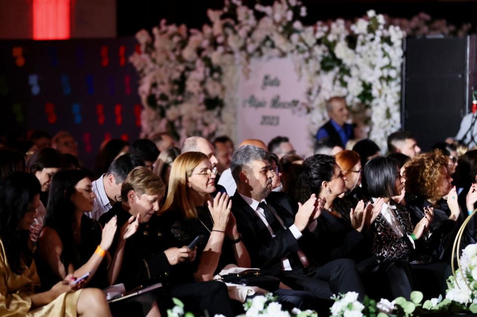 Marcel Ciolacu: ”Dizabilitatea este o barieră, dar puterea adevărată constă în a o transforma într-o viață frumoasă” 832998